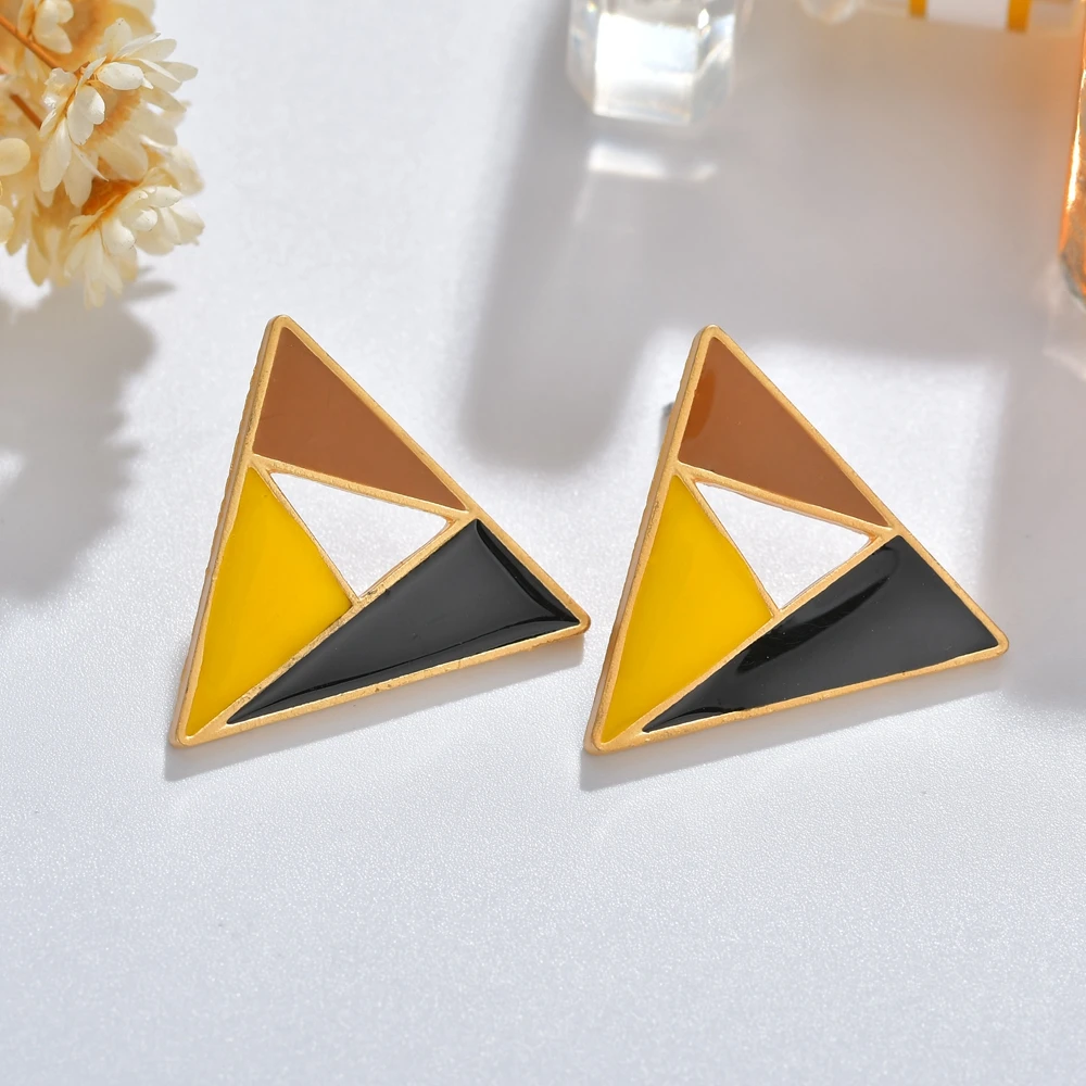 2019 Korean Fashion Simple Gold Metal Geometric Hollow Triangle Stud Earrings For Women Ladies Resin Stud Earrings Pendientes
2019 Korean Fashion Simple Gold Metal Geometric Hollow Triangle Stud Earrings For Women Ladies Resin Stud Earrings Pendientes