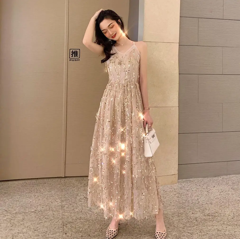 Make web celebrity with money in the summer long missed back strap dress v-neck white gauze sequins hollow out
Make web celebrity with money in the summer long missed back strap dress v-neck white gauze sequins hollow out