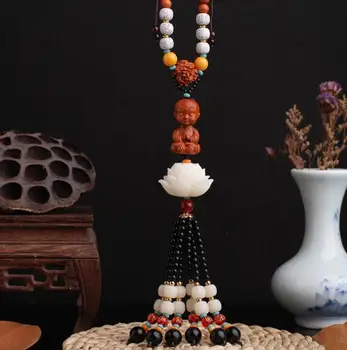 Chinese Peach Wood Carved Small Monk Three-dimensional Carved Lotus Exquisite Car Pendant Statue
Chinese Peach Wood Carved Small Monk Three-dimensional Carved Lotus Exquisite Car Pendant Statue