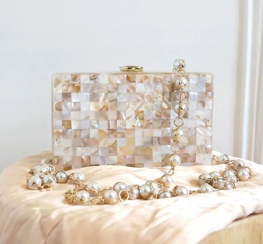 19 Niche Design Shell Hand Take Package Mini- Box Satchel Woman Single Shoulder Dinner Acrylic Flap Women Shoulder Box Clutches
19 Niche Design Shell Hand Take Package Mini- Box Satchel Woman Single Shoulder Dinner Acrylic Flap Women Shoulder Box Clutches