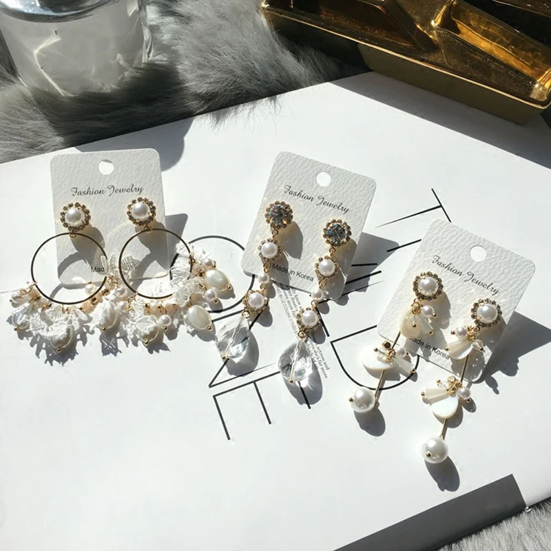 2018 New Arrival 1Pair Hollow Out Rhinestone Unique Crystal Long Simulated Pearl Beautiful Simple Lace Exquisite Drop Earring
2018 New Arrival 1Pair Hollow Out Rhinestone Unique Crystal Long Simulated Pearl Beautiful Simple Lace Exquisite Drop Earring