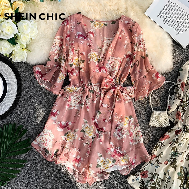 Bohemian Holiday Beach 2019 Summer Rompers Floral Print Elastic Waist Ruffles Playsuits Women V-Neck Flare Sleeve Jumpsuits
Bohemian Holiday Beach 2019 Summer Rompers Floral Print Elastic Waist Ruffles Playsuits Women V-Neck Flare Sleeve Jumpsuits
