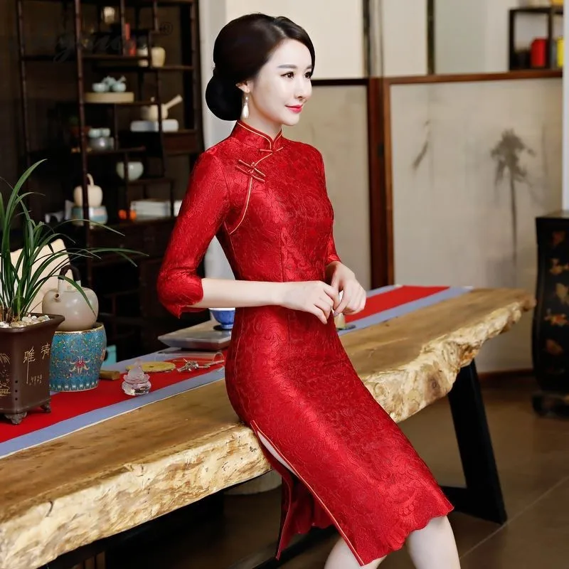 Red New Lace Bride Evening Dresses Slim Cheongsam Oriental Style Long Gown Qi Pao Women Traditional Chinese Wedding Dress
Red New Lace Bride Evening Dresses Slim Cheongsam Oriental Style Long Gown Qi Pao Women Traditional Chinese Wedding Dress