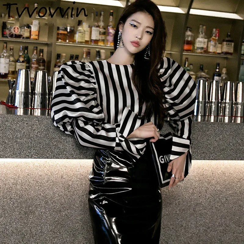 TVVOVVIN 2019 Striped Shirts Women O-neck Puff Long Sleeve Vintage Elegant Blouse Female Spring Clothes Vestido E836
TVVOVVIN 2019 Striped Shirts Women O-neck Puff Long Sleeve Vintage Elegant Blouse Female Spring Clothes Vestido E836