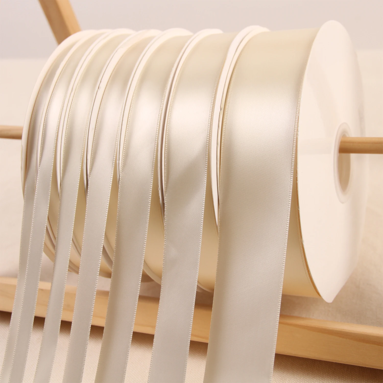 100yard Pearl Off White Belt Silk Satin Christmas Ribbon Wedding Party Decoration Flowers Gift Silk Ribbon Cake Box Ribbon
100yard Pearl Off White Belt Silk Satin Christmas Ribbon Wedding Party Decoration Flowers Gift Silk Ribbon Cake Box Ribbon