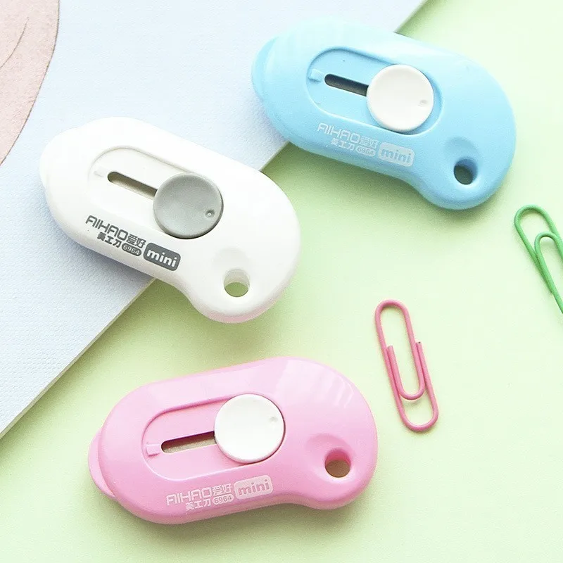 1PC Lovely Solid Color Mini Portable Utility Knife Paper Cutter Cutting Paper Razor Blade Office Stationery Escolar Papelaria
1PC Lovely Solid Color Mini Portable Utility Knife Paper Cutter Cutting Paper Razor Blade Office Stationery Escolar Papelaria