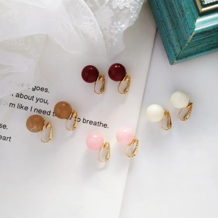 Europe America New Women Geometric Circular Clip Earrings 8 Colour Fashion Simple Resin Hole Free Ear Clip Jewelry
Europe America New Women Geometric Circular Clip Earrings 8 Colour Fashion Simple Resin Hole Free Ear Clip Jewelry
