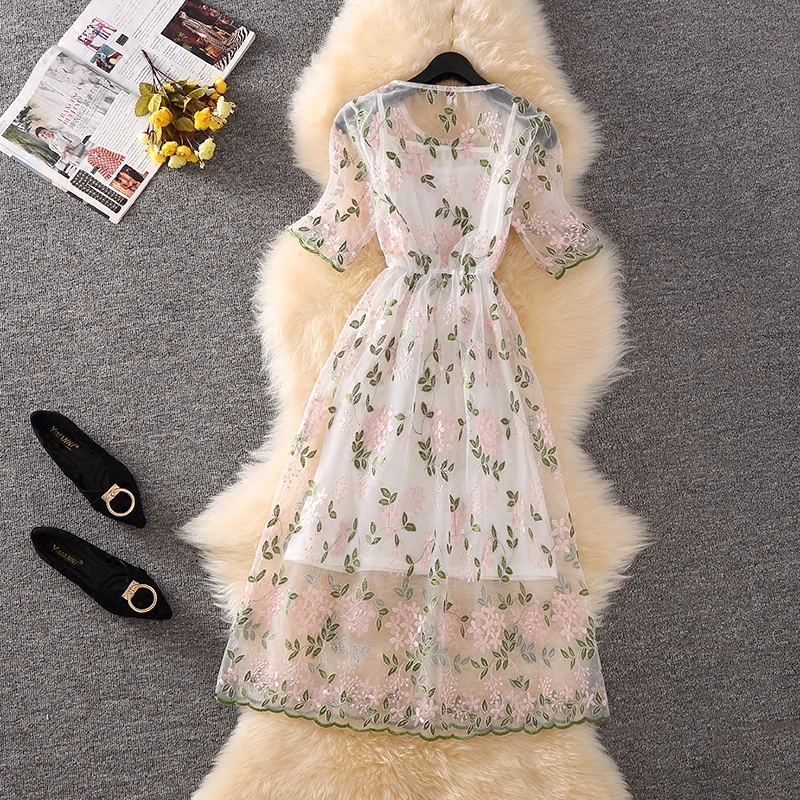 Elegant Runway Embroidered Dresses Women 2019 Short Sleeves Sheer Mesh Party Dress Vintage Bohemian Brand Vestidos
Elegant Runway Embroidered Dresses Women 2019 Short Sleeves Sheer Mesh Party Dress Vintage Bohemian Brand Vestidos