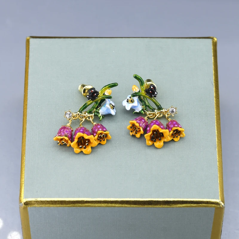 Enamel Glaze Versailles Violet Lily Of The Valley FLOWER Butterfly Small Bell Earrings Ear Nail / Mix Woman 
Enamel Glaze Versailles Violet Lily Of The Valley FLOWER Butterfly Small Bell Earrings Ear Nail / Mix Woman