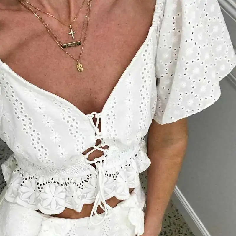 BOHO INSPIRED white crop top Cotton broiderie Shirred elastic Spring Summer women tops Ruffle hem Front lacing detail blouse
BOHO INSPIRED white crop top Cotton broiderie Shirred elastic Spring Summer women tops Ruffle hem Front lacing detail blouse