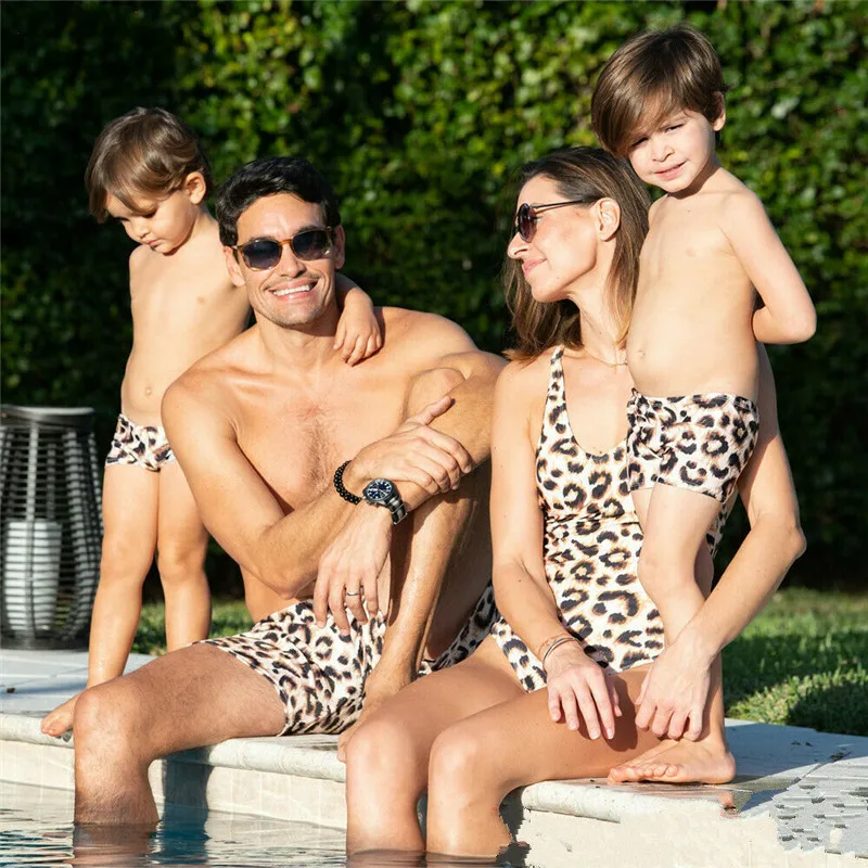 New Family Matching Leopard Printed Swimwear Mother Daughter Sleeveless One-piece Bikini Dad Boys Swim Trunks Summer Beachwear
New Family Matching Leopard Printed Swimwear Mother Daughter Sleeveless One-piece Bikini Dad Boys Swim Trunks Summer Beachwear