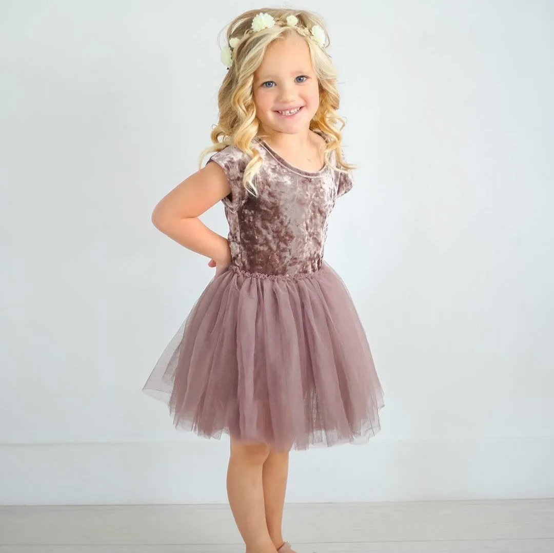 Kids Baby Girl Dress Summer Velvet Patchwork Tutu Tulle Princess Girls Pageant Party Dresses Clothes
Kids Baby Girl Dress Summer Velvet Patchwork Tutu Tulle Princess Girls Pageant Party Dresses Clothes