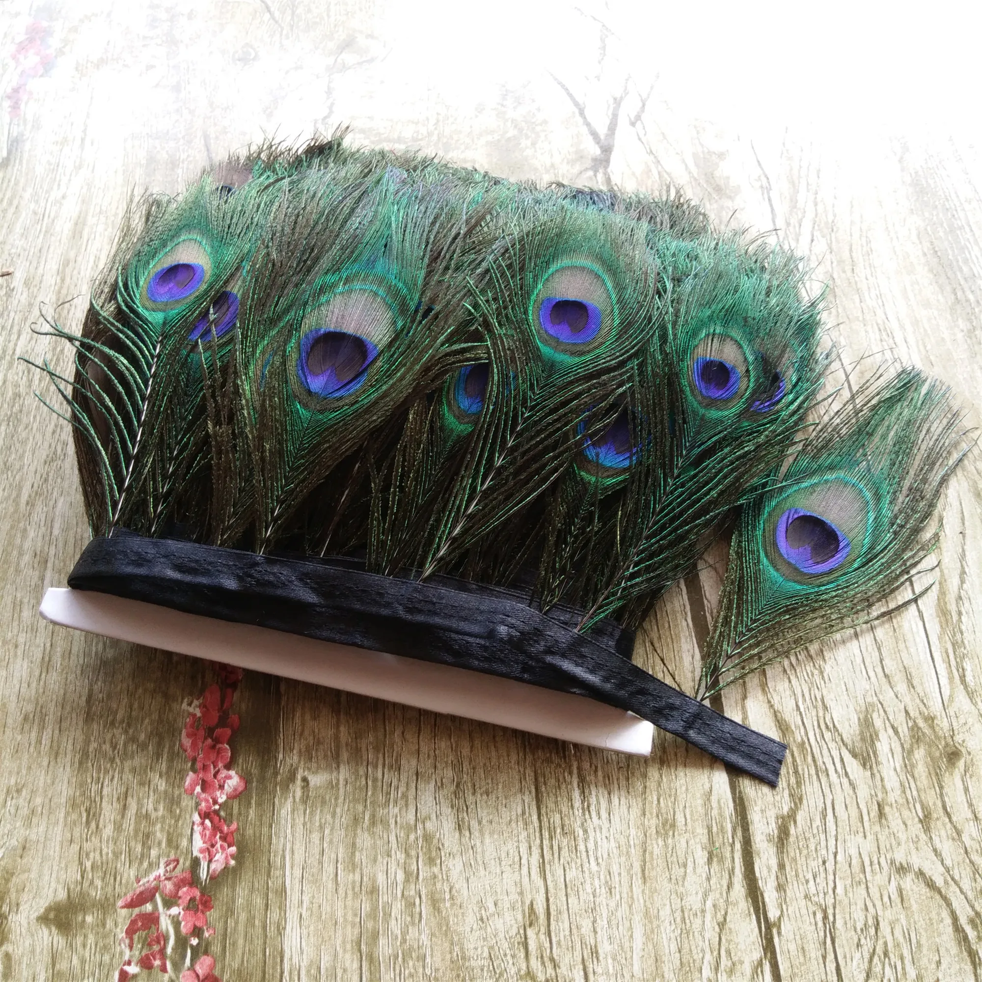 Beautiful 1yards 12-15 cm Natural Peacock feathers ribbon For Wedding Dress Skirt Party Clothing Decoration
Beautiful 1yards 12-15 cm Natural Peacock feathers ribbon For Wedding Dress Skirt Party Clothing Decoration