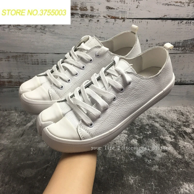 Top Quqlaity Spring summer Flat heel casual Shoes for women personality white black split toe sneakers pig feet shoes ladies 40
Top Quqlaity Spring summer Flat heel casual Shoes for women personality white black split toe sneakers pig feet shoes ladies 40