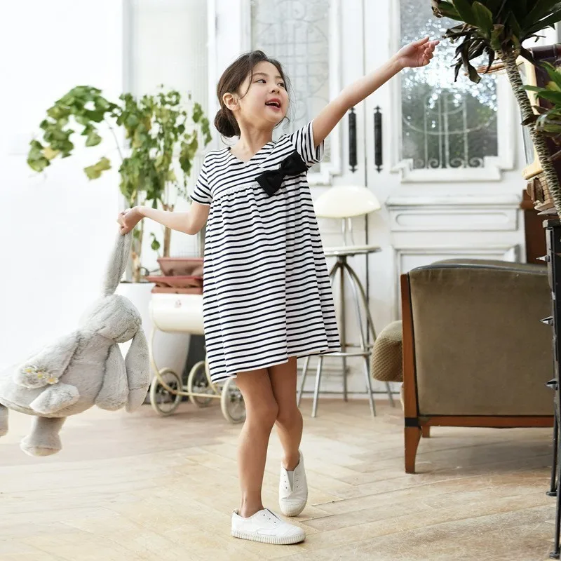 Teenage Girls Striped Bow Cotton Dresses New 2019 Summer Kids Party Dress Baby Girl Clothes Children V -neck Sundress Clothing
Teenage Girls Striped Bow Cotton Dresses New 2019 Summer Kids Party Dress Baby Girl Clothes Children V -neck Sundress Clothing