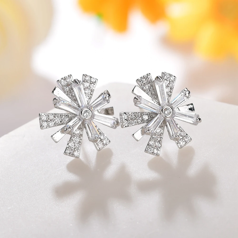New Silver Color AAA Cubic Zirconia Stud Earrings Fashionable Flower Earring for Women Jewelry Gift Brincos
New Silver Color AAA Cubic Zirconia Stud Earrings Fashionable Flower Earring for Women Jewelry Gift Brincos