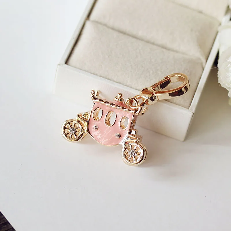 Fashion Pink Princess Carriage Charm Women Handbag Zipper Key Chains Moves Small Pendant For Girl Necklace Jewelry Gift
Fashion Pink Princess Carriage Charm Women Handbag Zipper Key Chains Moves Small Pendant For Girl Necklace Jewelry Gift