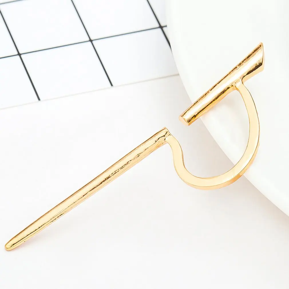 Simple versatile piercing earrings Retro c-shaped one ear clip without pierced ear bone clips
Simple versatile piercing earrings Retro c-shaped one ear clip without pierced ear bone clips