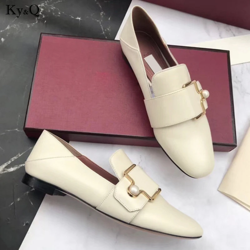 2019 Spring New Fashion Ladies Round Head Pearl Color Matching Buckle Comfortable Low With Two Leather Casual Flat Shoes
2019 Spring New Fashion Ladies Round Head Pearl Color Matching Buckle Comfortable Low With Two Leather Casual Flat Shoes