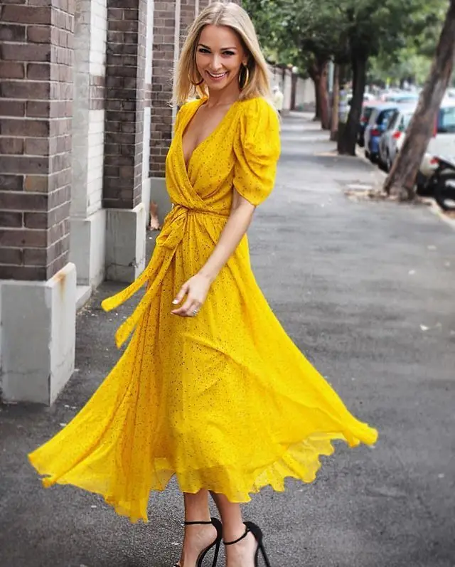 new European and American Yellow Printing Imitate Real Silk bubble Sleeve V Lead On Vacation Show Off Irregular Dress Longuette
new European and American Yellow Printing Imitate Real Silk bubble Sleeve V Lead On Vacation Show Off Irregular Dress Longuette