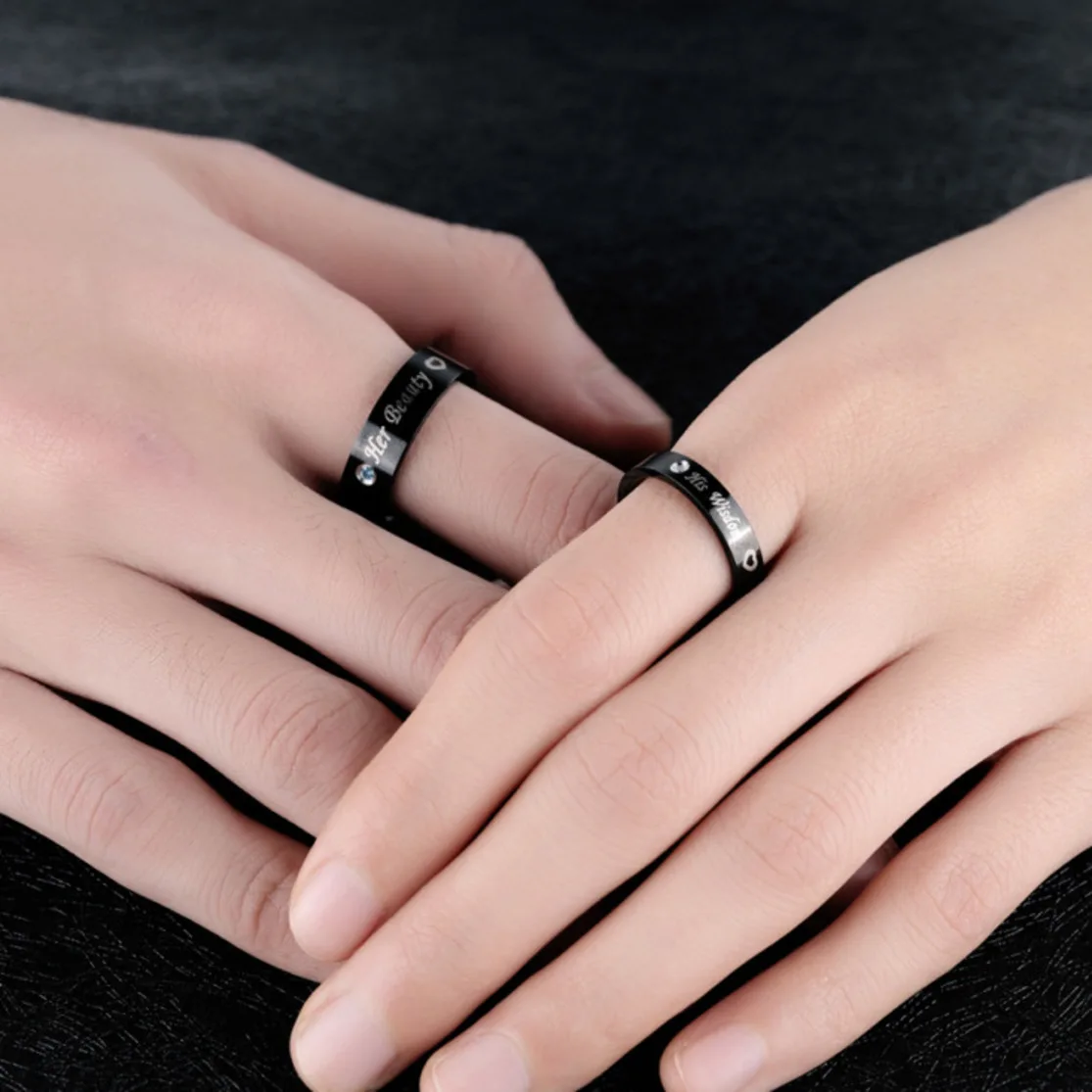 Titanium Steel Black White Rhinestone Lovers' Letter Rings Letters Romantic Engagement Party Decorations Wedding Men Ring
Titanium Steel Black White Rhinestone Lovers' Letter Rings Letters Romantic Engagement Party Decorations Wedding Men Ring