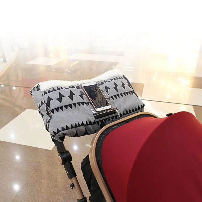 Outdoor Baby Stroller Warm Gloves Windproof Plush Baby Stroller Antifreeze Hand Cover Plus Velvet Thickening Hand Muff
Outdoor Baby Stroller Warm Gloves Windproof Plush Baby Stroller Antifreeze Hand Cover Plus Velvet Thickening Hand Muff