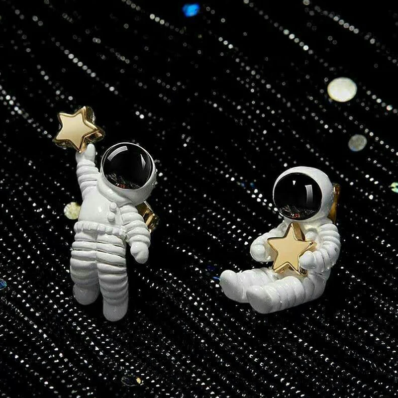 New Korea Creative Cute Design Starry Sky Space Star Asymmetrical Astronaut Small Stud Earrings for Women Girl Gift
New Korea Creative Cute Design Starry Sky Space Star Asymmetrical Astronaut Small Stud Earrings for Women Girl Gift