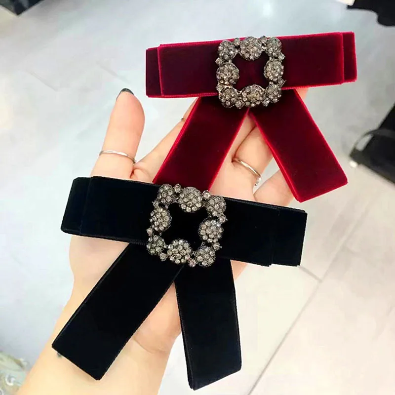Korean Velvet Square Rhinestone Brooches for Women Girls Soild Color Flower Pin Female Clothes Accessories Decorative Bow Tie
Korean Velvet Square Rhinestone Brooches for Women Girls Soild Color Flower Pin Female Clothes Accessories Decorative Bow Tie