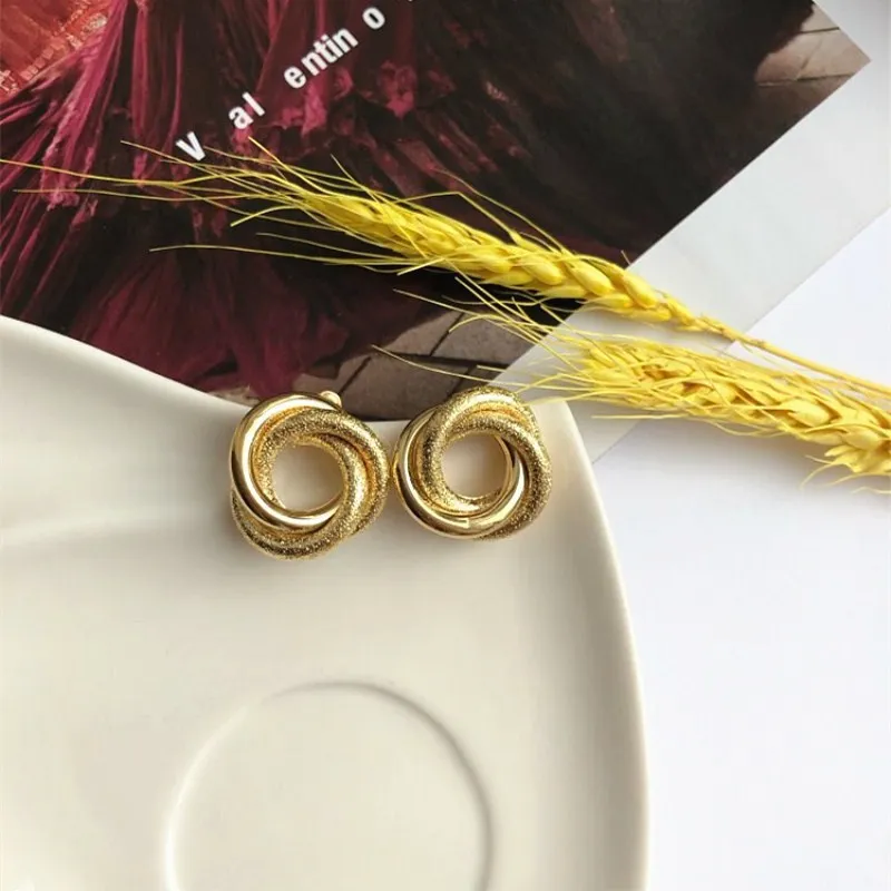 Small Geometric Circle Round Stud Earrings for Women Brincos Twist Earring Gold Color Party Jewelry Gift Wholesale
Small Geometric Circle Round Stud Earrings for Women Brincos Twist Earring Gold Color Party Jewelry Gift Wholesale