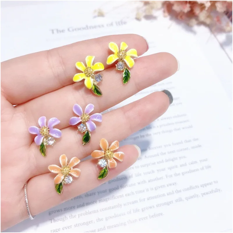 2019 New Summer Promotion Dainty Sweet Purple Orange Sweet Small Fresh Flower Stud Earrings Women Crystal Earrings Jewelry
2019 New Summer Promotion Dainty Sweet Purple Orange Sweet Small Fresh Flower Stud Earrings Women Crystal Earrings Jewelry