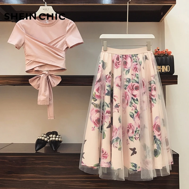 2019 Summer Women Runway Two Piece Set Pink Irregular T Shirt+Mesh Skirt Set Bow Chic Tops Floral Vintage Skirt Suit For Female
2019 Summer Women Runway Two Piece Set Pink Irregular T Shirt+Mesh Skirt Set Bow Chic Tops Floral Vintage Skirt Suit For Female