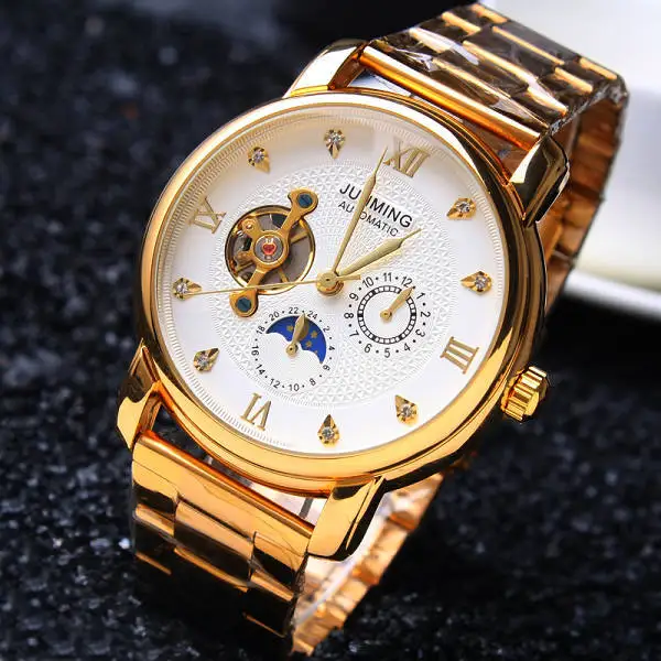 But the steel belt is fully automatic, the Roman face is hollowed out, the man's watch is married, but look at the watch.
But the steel belt is fully automatic, the Roman face is hollowed out, the man's watch is married, but look at the watch.