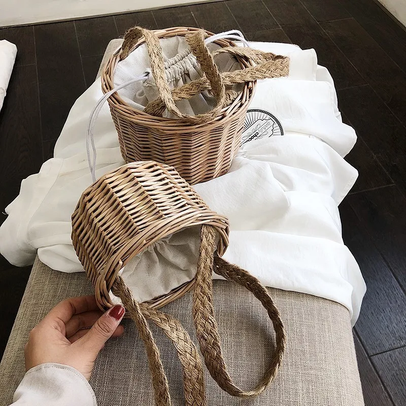 Bohemian Fashion Wood Tote Bags For Women 2019 New Barrel Shaped Shoulder HandBags Bolso Mujer Summer Beach Bags For Women
Bohemian Fashion Wood Tote Bags For Women 2019 New Barrel Shaped Shoulder HandBags Bolso Mujer Summer Beach Bags For Women