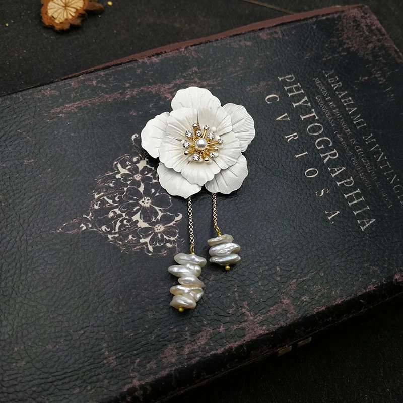 Vanssey Fashion Jewelry Flower Camellia Irregular Natural Pearl Tassel Brooch Pin Party Wedding Accessories for Women 2018 New
Vanssey Fashion Jewelry Flower Camellia Irregular Natural Pearl Tassel Brooch Pin Party Wedding Accessories for Women 2018 New