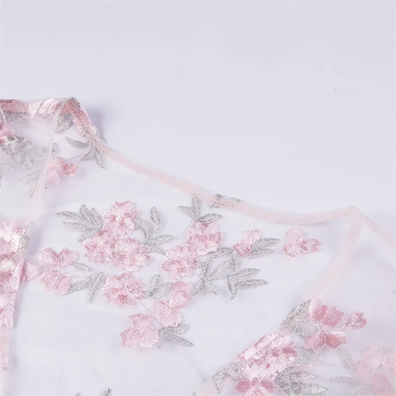 Женская прозрачная блузка с вышивкой летняя розовая укороченная на шнуровке