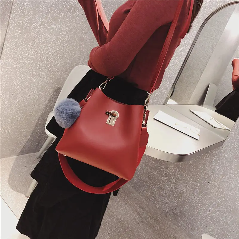 New Women Handbags Designer Ladies Bucket Bag Pouch Cross Body Women Shoulder Bag Small Fur Ball Messenger Bags bolsos mujer
New Women Handbags Designer Ladies Bucket Bag Pouch Cross Body Women Shoulder Bag Small Fur Ball Messenger Bags bolsos mujer