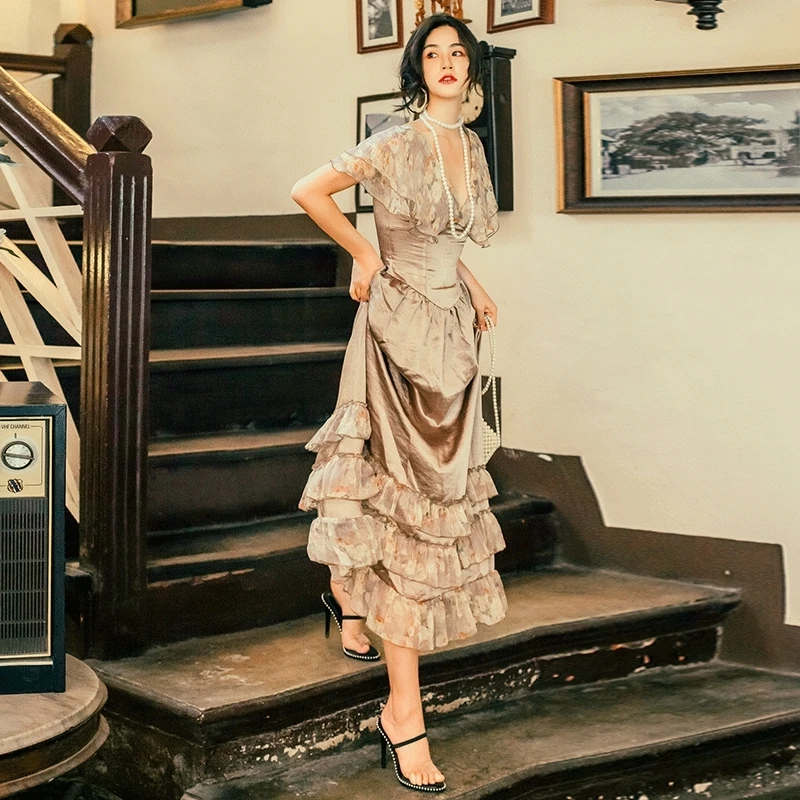 2019 Summer Women Chiffon Patchwork Floral Print Maxi Dress Vintage Layers Ruffles Long Party Dress Retro Sexy V Neck Cake Dress
2019 Summer Women Chiffon Patchwork Floral Print Maxi Dress Vintage Layers Ruffles Long Party Dress Retro Sexy V Neck Cake Dress