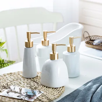 1 stks Keramische emulsie doseren fles Goud presser Draagbare Zeep Dispensers Hotel Club Hand Douchegel Shampoo Fles
1 stks Keramische emulsie doseren fles Goud presser Draagbare Zeep Dispensers Hotel Club Hand Douchegel Shampoo Fles
