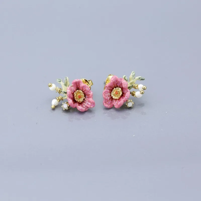 Paillette Powder Lotus Flower Ear Nail Enamel Glaze 925 Silver Needle Pearl Green Leaf Earrings
Paillette Powder Lotus Flower Ear Nail Enamel Glaze 925 Silver Needle Pearl Green Leaf Earrings