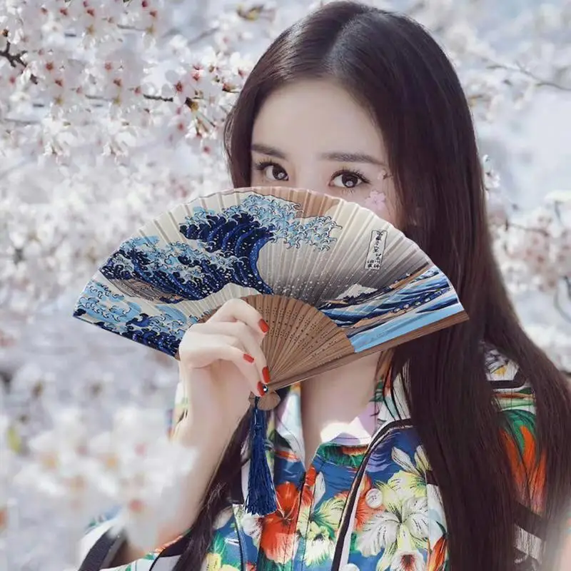 Real Silk Hand Fan Mount Fuji Kanagawa Waves Japanese Folding Fan Pocket Fan Wedding Accessories Decoration Gift Event Supplies
Real Silk Hand Fan Mount Fuji Kanagawa Waves Japanese Folding Fan Pocket Fan Wedding Accessories Decoration Gift Event Supplies