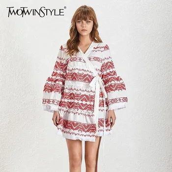 TWOTWINSTYLE Embroidery Patchwork Women Dress V Neck Flare Sleeve High Waist Lace Up Mini Dresses Female Summer 2020 Fashion
TWOTWINSTYLE Embroidery Patchwork Women Dress V Neck Flare Sleeve High Waist Lace Up Mini Dresses Female Summer 2020 Fashion