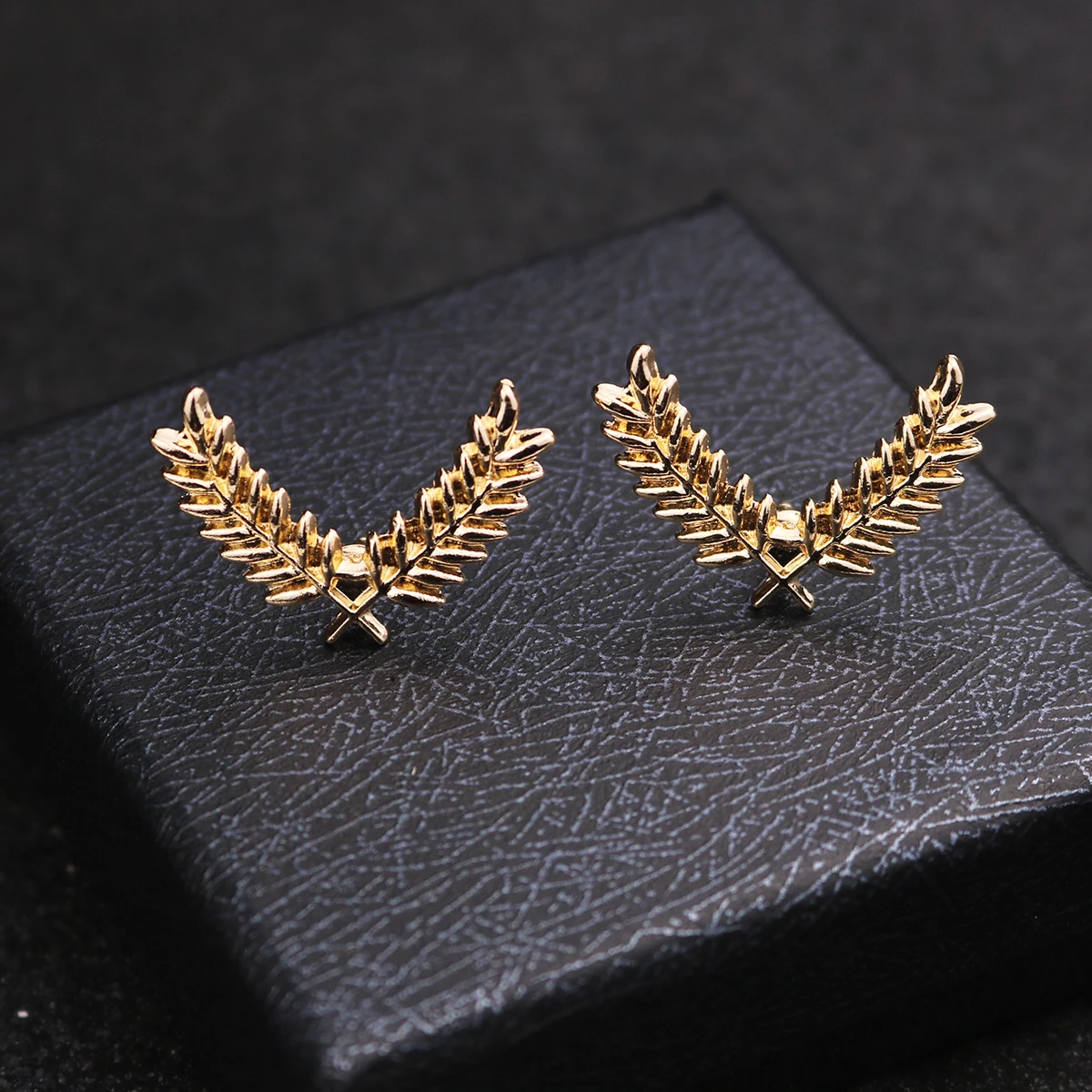 i-Remiel 2018 Gold Silver Metal Wheat Ears Collar Clip Pin Brooch Lapel Pins Badge Fashion Jewelry Accessories for Men and Women
i-Remiel 2018 Gold Silver Metal Wheat Ears Collar Clip Pin Brooch Lapel Pins Badge Fashion Jewelry Accessories for Men and Women