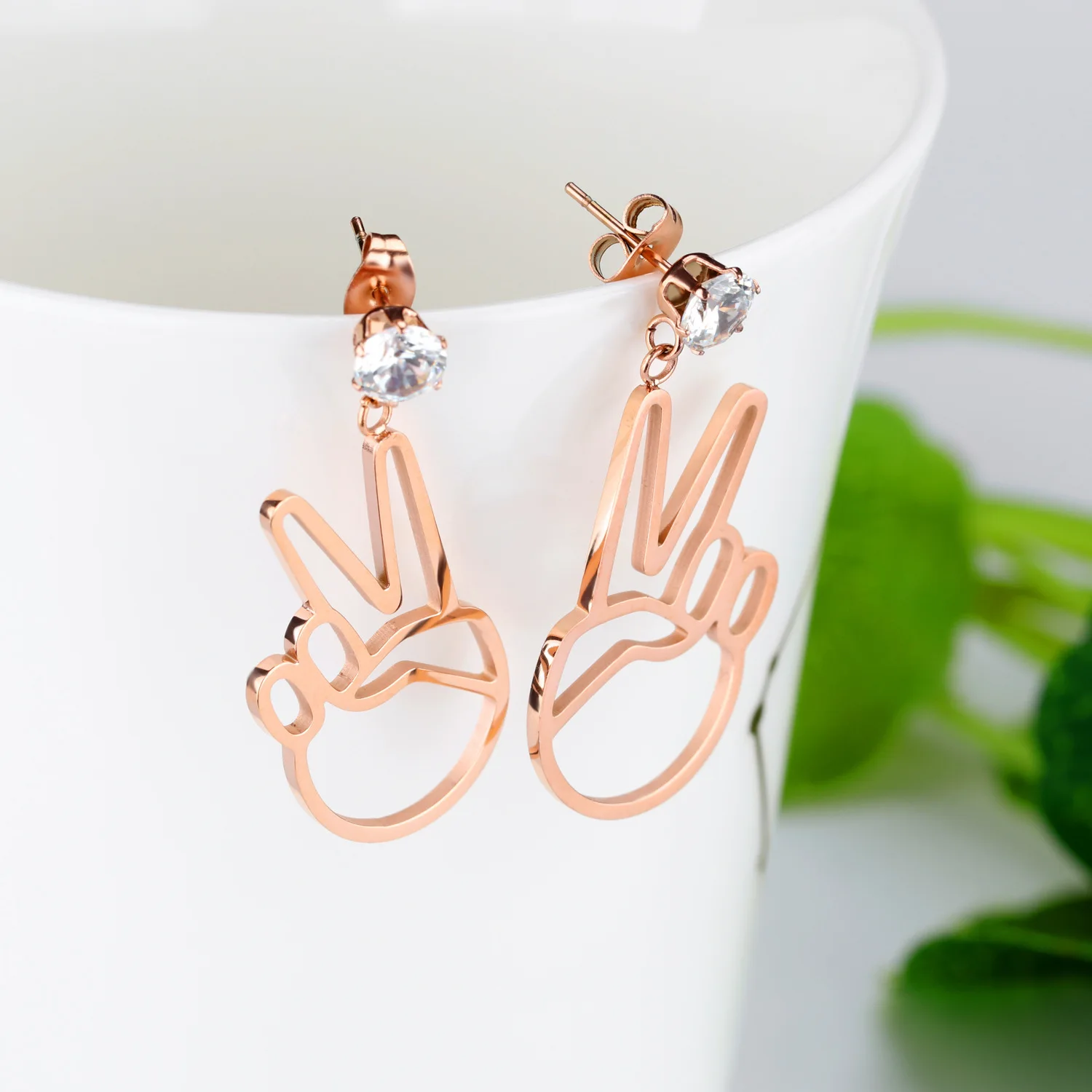 Crystal Earings V Styling Rose Gold Pink Victory Face Korean Fashion Earrings Stainless Steel For Women 2019 Statement
Crystal Earings V Styling Rose Gold Pink Victory Face Korean Fashion Earrings Stainless Steel For Women 2019 Statement