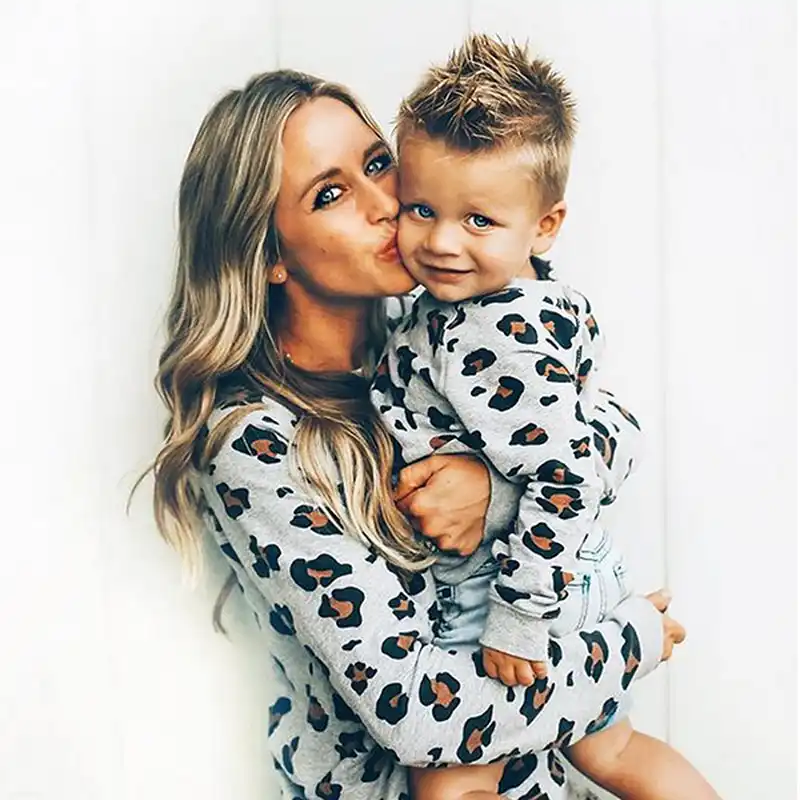mother and daughter matching leopard outfits