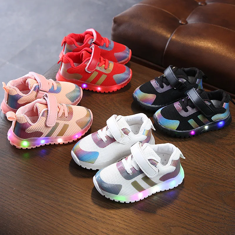 LED lights baby sports shoes fashion boys and girls casual shoes glowing infant walking shoes non-slip soft for 1 to 3 year old
LED lights baby sports shoes fashion boys and girls casual shoes glowing infant walking shoes non-slip soft for 1 to 3 year old