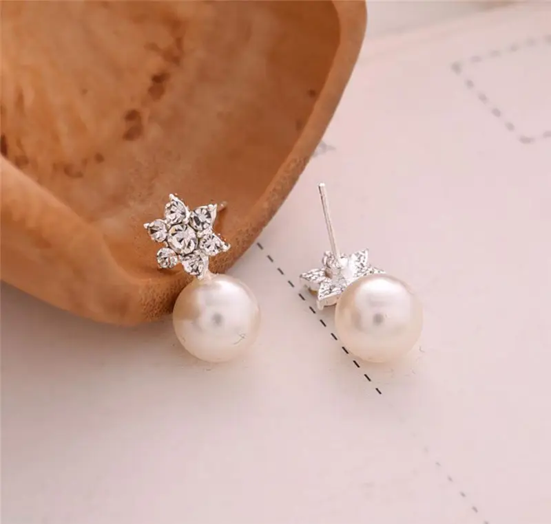 1 Pair Fashion Women Elegant Crystal Rhinestone Pearl Earrings Jewelry exquisite Classic Popular Simplicity gift Earrings
1 Pair Fashion Women Elegant Crystal Rhinestone Pearl Earrings Jewelry exquisite Classic Popular Simplicity gift Earrings