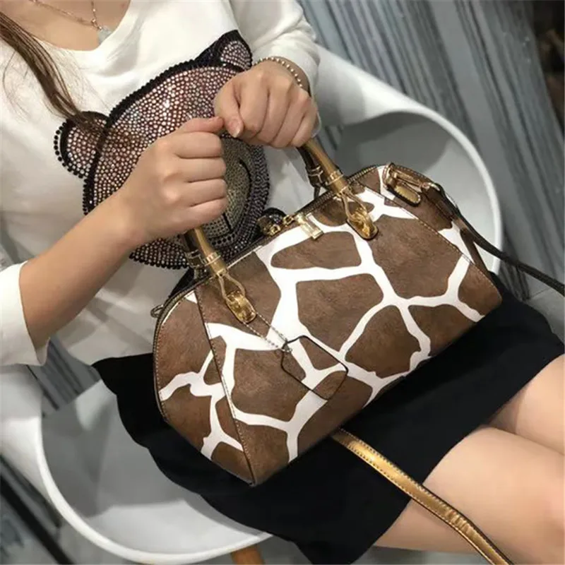 New Fashion Satchels Bag Women's Handbag High Quality PU Leather Shoulder Bag Dairy Cow Skin Pattern Top-Handle Crossbody Bag
New Fashion Satchels Bag Women's Handbag High Quality PU Leather Shoulder Bag Dairy Cow Skin Pattern Top-Handle Crossbody Bag