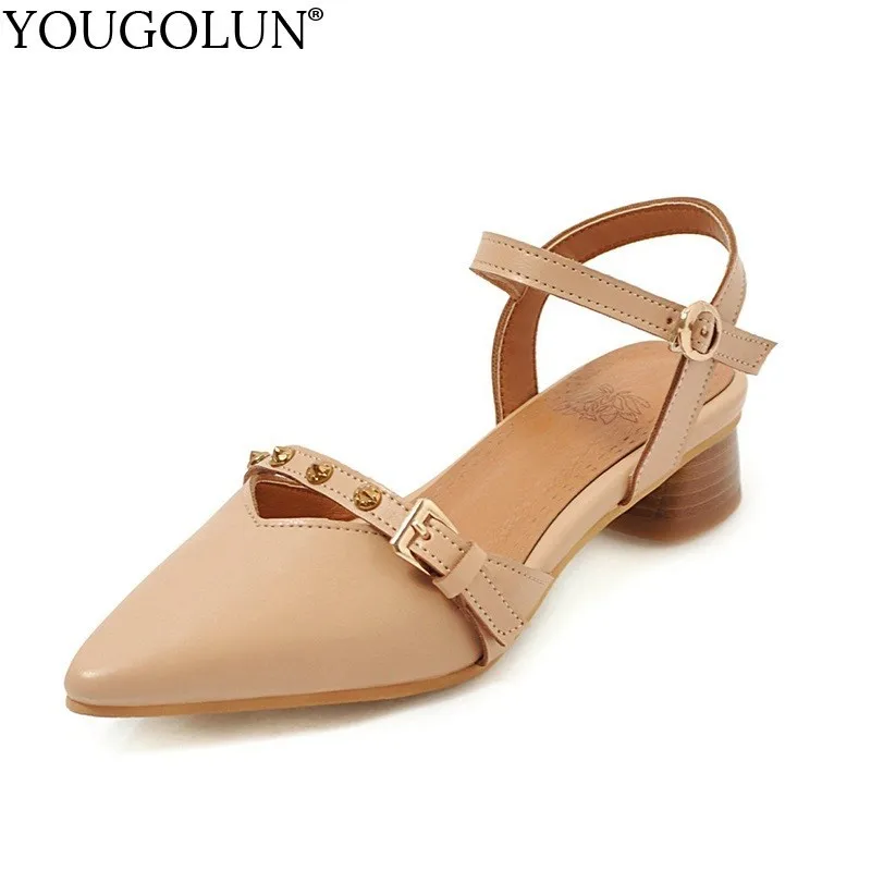 Women Cross Strap Rivet Sandals Summer Low Heel Buckle Strap Ladies Black Apricot Beige Closed Toe Shoes Womans Sandal B113
Women Cross Strap Rivet Sandals Summer Low Heel Buckle Strap Ladies Black Apricot Beige Closed Toe Shoes Womans Sandal B113