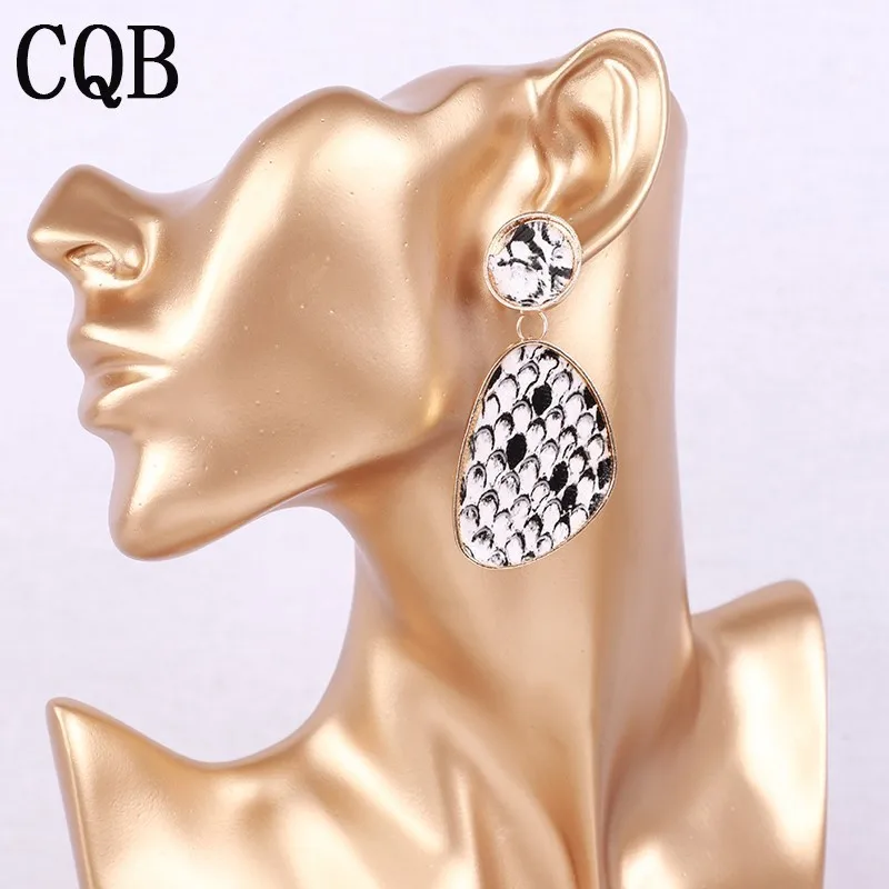 Bohemian new earrings luxury brand earrings handmade gift snake pattern geometric fashion 2019 retro pendant big brand jewelry
Bohemian new earrings luxury brand earrings handmade gift snake pattern geometric fashion 2019 retro pendant big brand jewelry