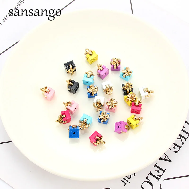 5pcs Multicolor Enamel Simulation Gift Box Pendant Charms For Jewelry Making Accessories DIY Unisex DIY Cute Keychain Necklace
5pcs Multicolor Enamel Simulation Gift Box Pendant Charms For Jewelry Making Accessories DIY Unisex DIY Cute Keychain Necklace